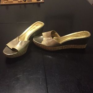 Anne Klein tan wedges
